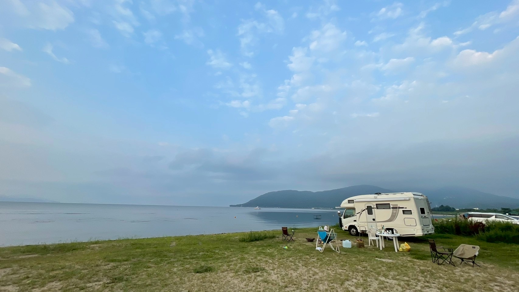 四国の海辺、キャンピングカー